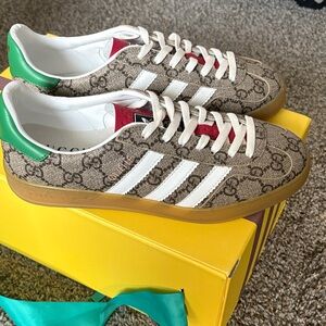 Gucci Beige Monogram Sneakers with Green and Red Highlights